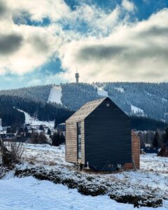 Celoroční tinyhouse: moderní bydlení na míru po celý rok